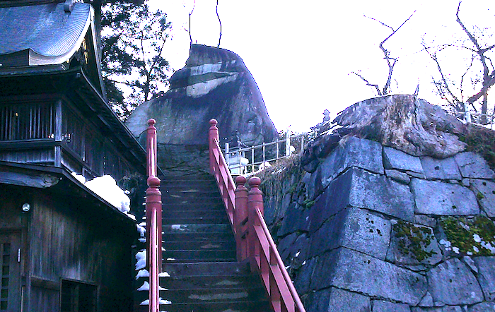 烏帽子岩と石垣