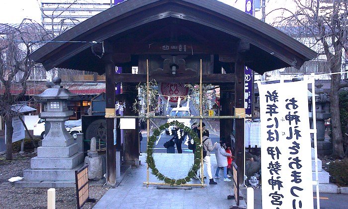 一年の穢れを祓う“茅の輪くぐり”